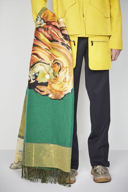 Pieza de la colección de invierno de Jones para Dior Men. Está realizada en colaboración con el artista escocés Peter Doig.