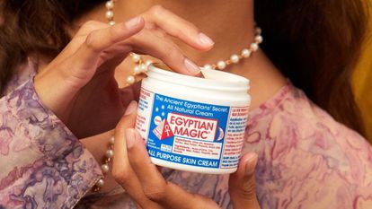 Hablamos de la crema corporal Egyptian Magic, muy conocida y utilizada entre famosas y actrices de Hollywood.