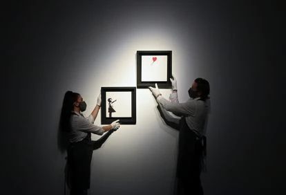 El díptico 'Niña con globo' del artista británico Banksy, que forma parte de la próxima subasta del 15 de octubre en Christie's.