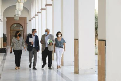 Los socialistas Ángeles Férriz, Juan Espadas, Antonio Ramírez de Arellano y Noelia Ruiz, en el Parlamento andaluz.
