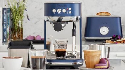 Escogemos una variedad de cafeteras profesionales de grandes marcas: automáticas, expreso, de cápsulas o italianas. Todas ellas en la web de Lecuine.