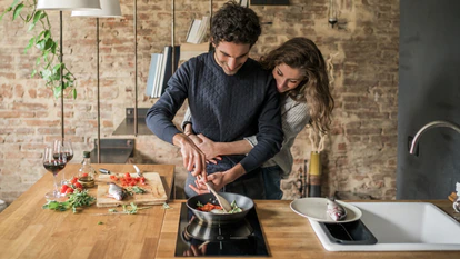 Elegir una sartén adecuada puede ser clave para obtener buenos resultados en la cocina. GETTY IMAGES.