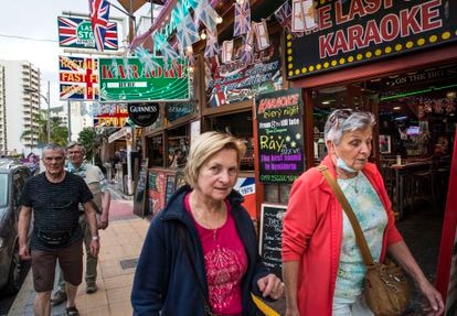 Una de las calles de Benidorm con numerosos locales cuyos principales clientes son los británicos.