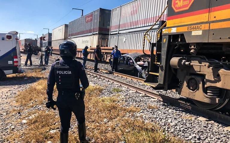 Muere conductor de auto embestido por el tren en Santa María Magdalena, deja en orfandad a tres niños