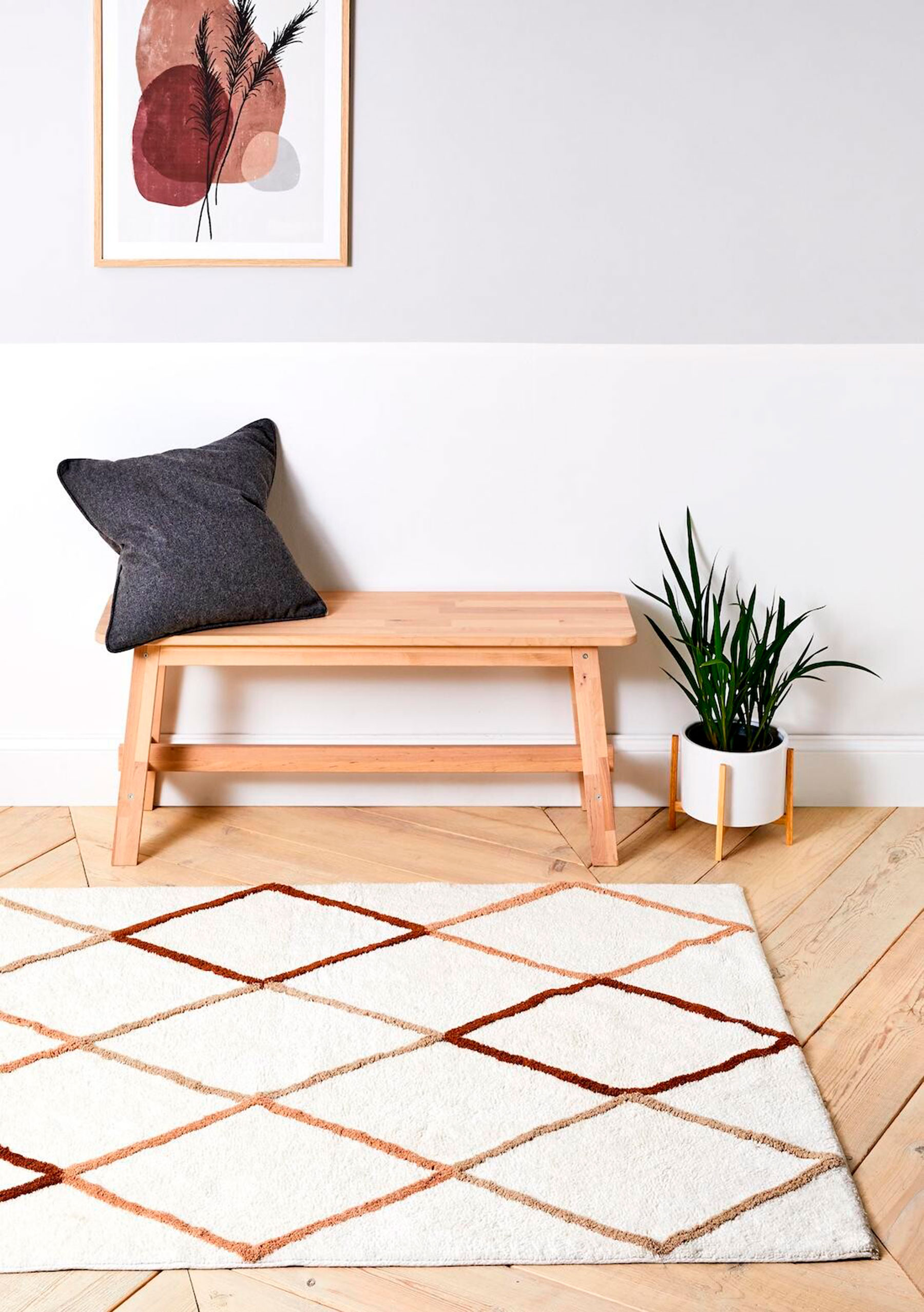 Alfombra de lana y banco de madera de la nueva colección deco de Primark / Primark