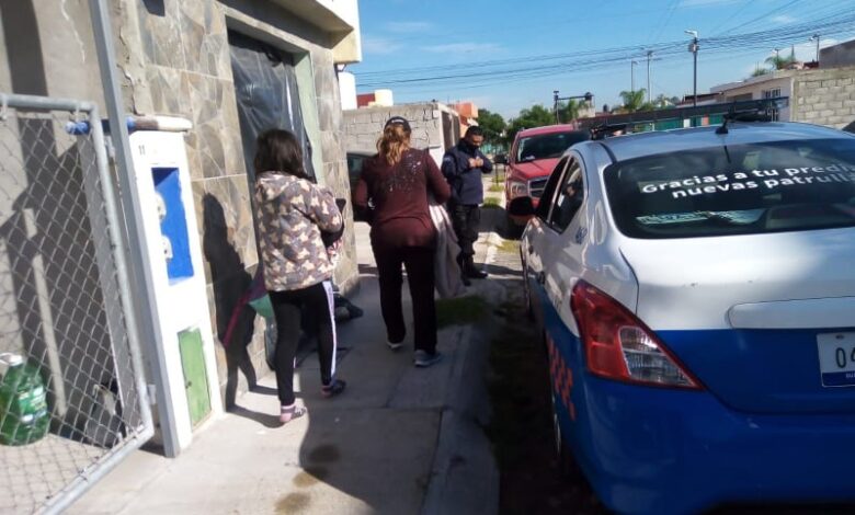 Rescata policía a una niña, deambulaba por las calles de San Juan del Río, la entregan sana y salva
