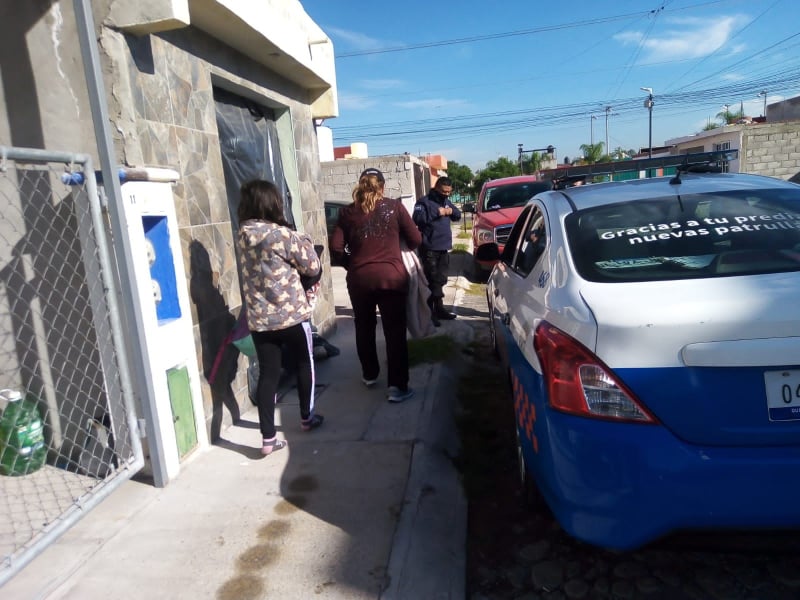Rescata policía a una niña, deambulaba por las calles de San Juan del Río, la entregan sana y salva