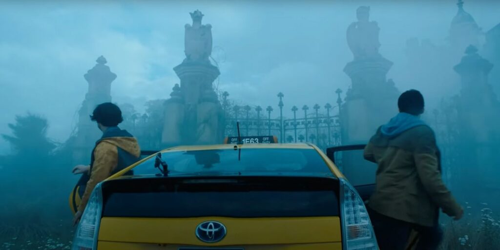 The Flash: Por qué Wayne Manor (y The Batcave) están desiertas: todas las teorías