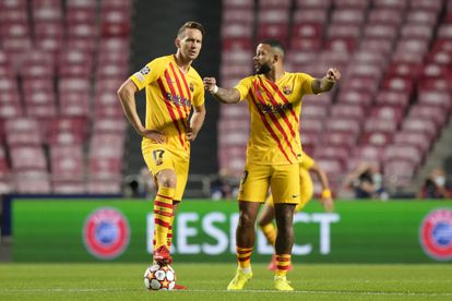 Luuk de Jong y Memphis, durante el encuentro ante el Benfica.