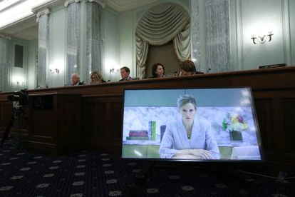 Antigone Davis testifica ante un comité de Comercio del Senado, este jueves.