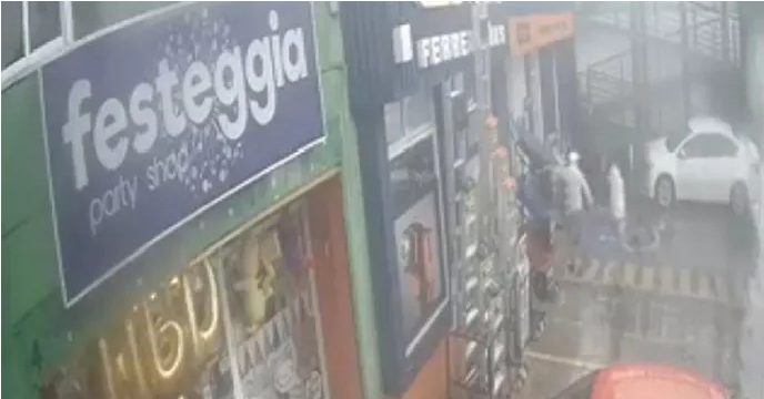 VIDEO FUERTE; Custodio enfrenta a asaltante. Lo asesinan a balazos