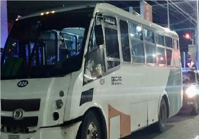 Violento asalto a chofer de Qrobus, sujetos armados a punta de pistola lo despojaron de la cuenta