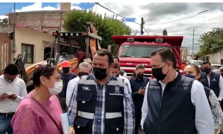 Y Mauricio Kuri entró y salió por la puerta de atrás de San Juan del Río, en lo “obscurito” supervisó obras, no quiso prensa