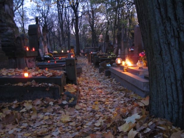 Frases e imágenes para enviar por WhatsApp el 1 de noviembre, Día de Todos los Santos