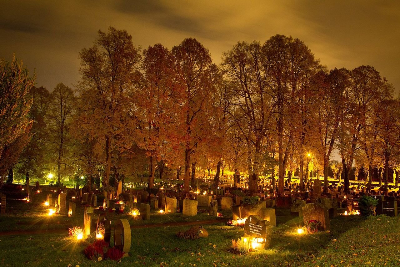 Frases e imágenes para enviar por WhatsApp el 1 de noviembre, Día de Todos los Santos
