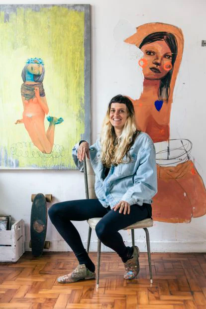 La artista Mag Magrela, en su estudio de São Paulo.