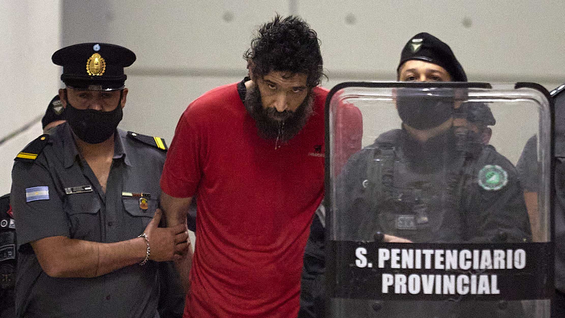 Asesinó a su madre y a su tía: condenan a cadena perpetua al “hombre gato”