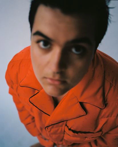 Gabriel Sánchez lleva chaqueta de pijama acolchada FENDI.