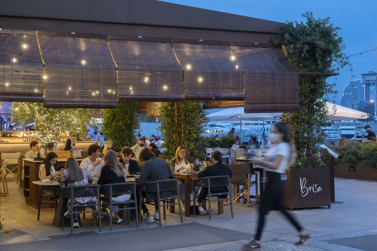 Bares y restaurantes en Cataluña: entre la resignación y la aceptación del certificado covid
