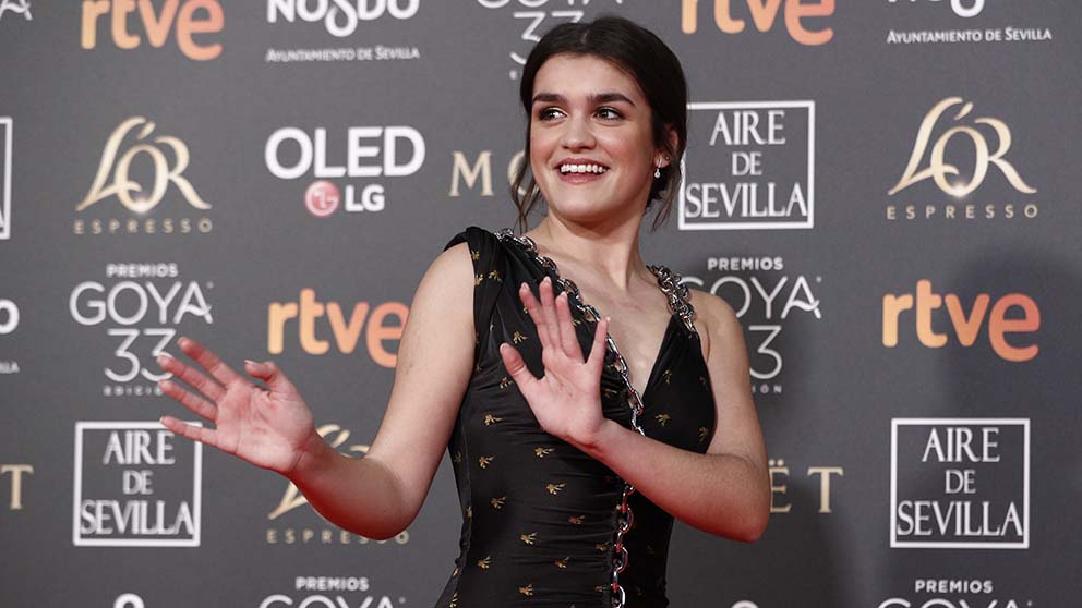 Amaia Romero aparece en los Goya sin depilar