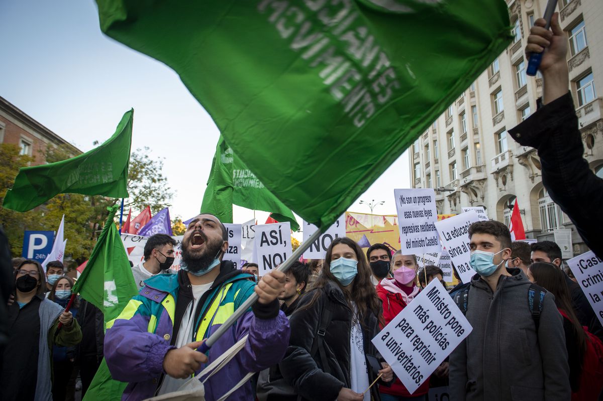 Los rectores plantan a Castells y colocan su ley al borde del naufragio