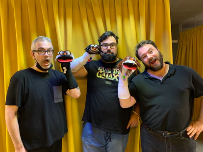 Desde la izquierda, Pablo Vara, David Galán Galindo y Esaú Dharma, en el rodaje de 'Gora Automatikoa'.