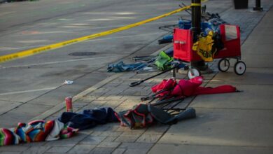 muere sexta víctima tras embestida contra desfile navideño en Wisconsin