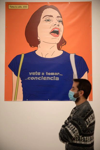 Una de las lonas de María Acha-Kutscher, 'Toma la calle. Madrid, 2011. Indignadas'.