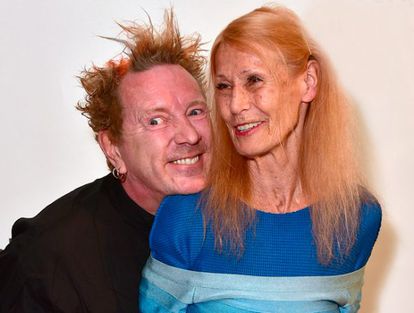 Johnny Rotten (Sex Pistols) con su esposa Nora en la última aparición pública conjunta de ambos, en 2017.