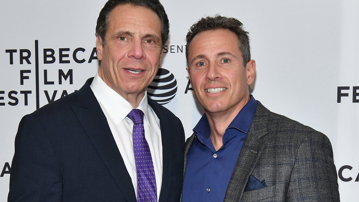 CNN suspende a Chris Cuomo “indefinidamente” después de que transcripciones mostraran su papel como asesor de su hermano
