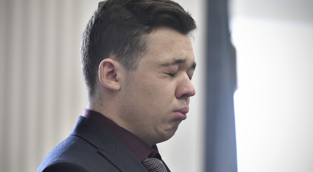 Abogado defensor responde preguntas sobre el testimonio de Rittenhouse después del veredicto