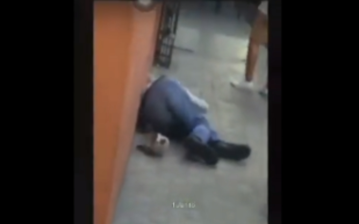 Adolescentes golpean a adulto mayor, se graban, difunden el video... y los detienen