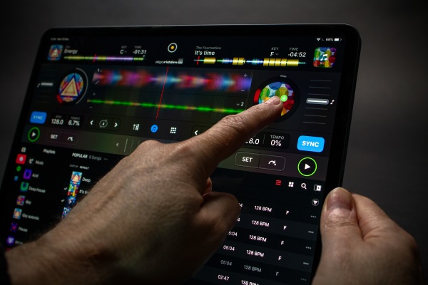 Algoriddim actualiza djay para iOS con un modelo de suscripción