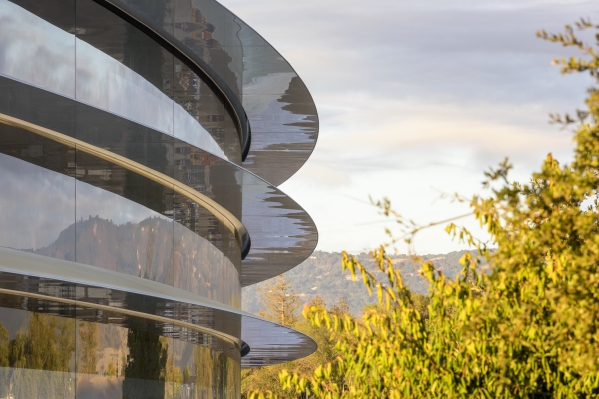 Apple dice que sus instalaciones globales ahora funcionan con energía 100% limpia