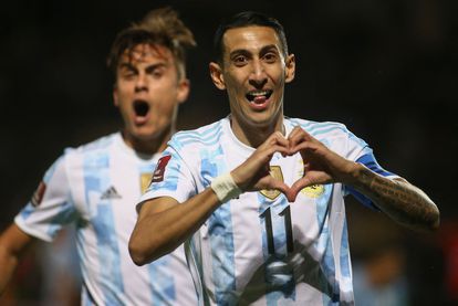 Ángel Di María, con Dybala detrás, celebra su gol frente a Uruguay.