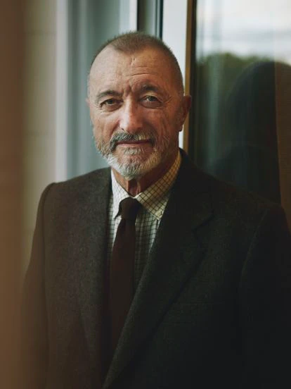 "He tenido la suerte de que toda mi vida he alcanzado aquello que soñé conocer. Pero escritor no quise ser", dice Pérez-Reverte.