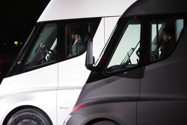 Así es como es sentarse en el nuevo Tesla Semi