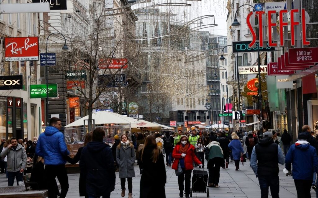Austria anuncia un nuevo confinamiento nacional y hará obligatoria la vacunación