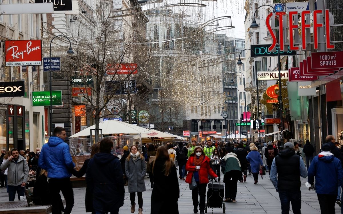 Austria anuncia un nuevo confinamiento nacional y hará obligatoria la vacunación