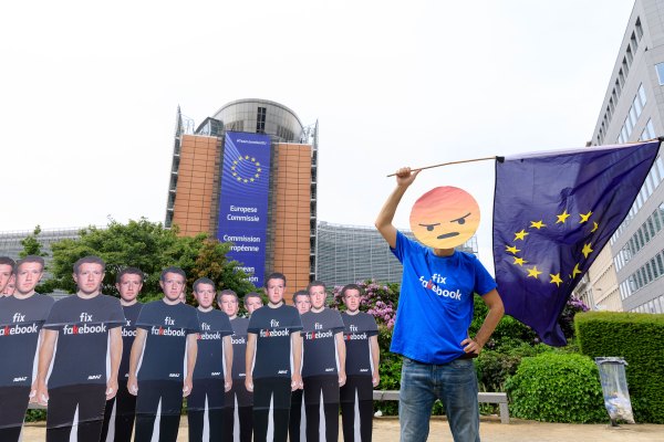 La UE presenta un código industrial más estricto para combatir la desinformación