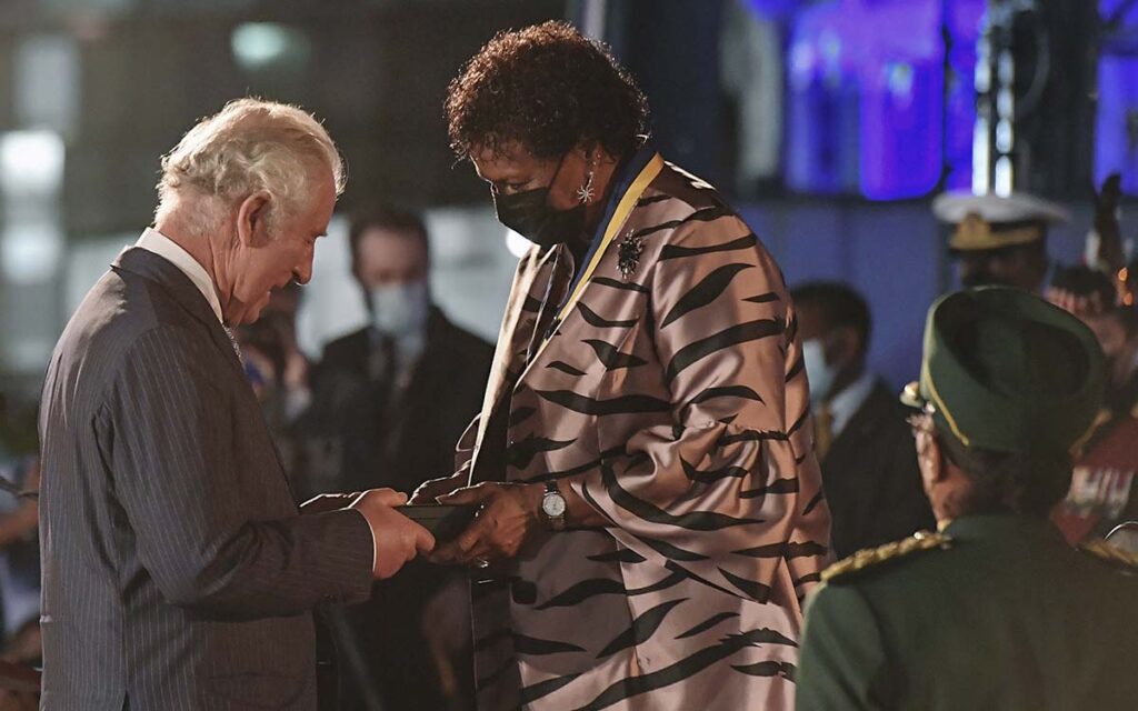 Barbados renuncia a Isabel II como reina y se convierte oficialmente en una república