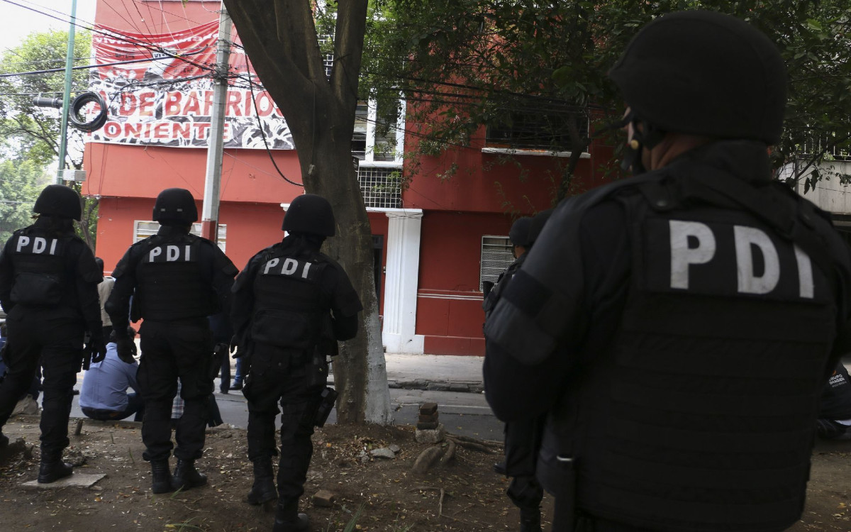 Caen tres policías por riña en bar… reportan a niño lesionado por disparo