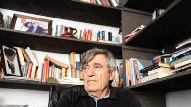 Camilo Escalona, político chileno miembro del Partido Socialista (PS) posa para un retrato en Santiago de Chile el día 23 de noviembre de 2021.
