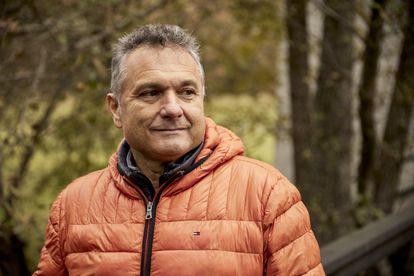 José Antonio Cuñarro era 'Ender' en El Foro Amarillo, unas de las webs más populares de peregrinaje de España. Lleva 13 años trabajando por la resurrección del Camino Olvidado. Defiende que los caminos son patrimonio, naturaleza e historia. Los recorre solo y a pie, pero no se tiene por un purista. “Lo del Olvidado es un triunfo colectivo y de la gente. Y para el peregrino una oportunidad única. ¡Que vengan cuanto antes, no hay cosa igual!”, exclama.