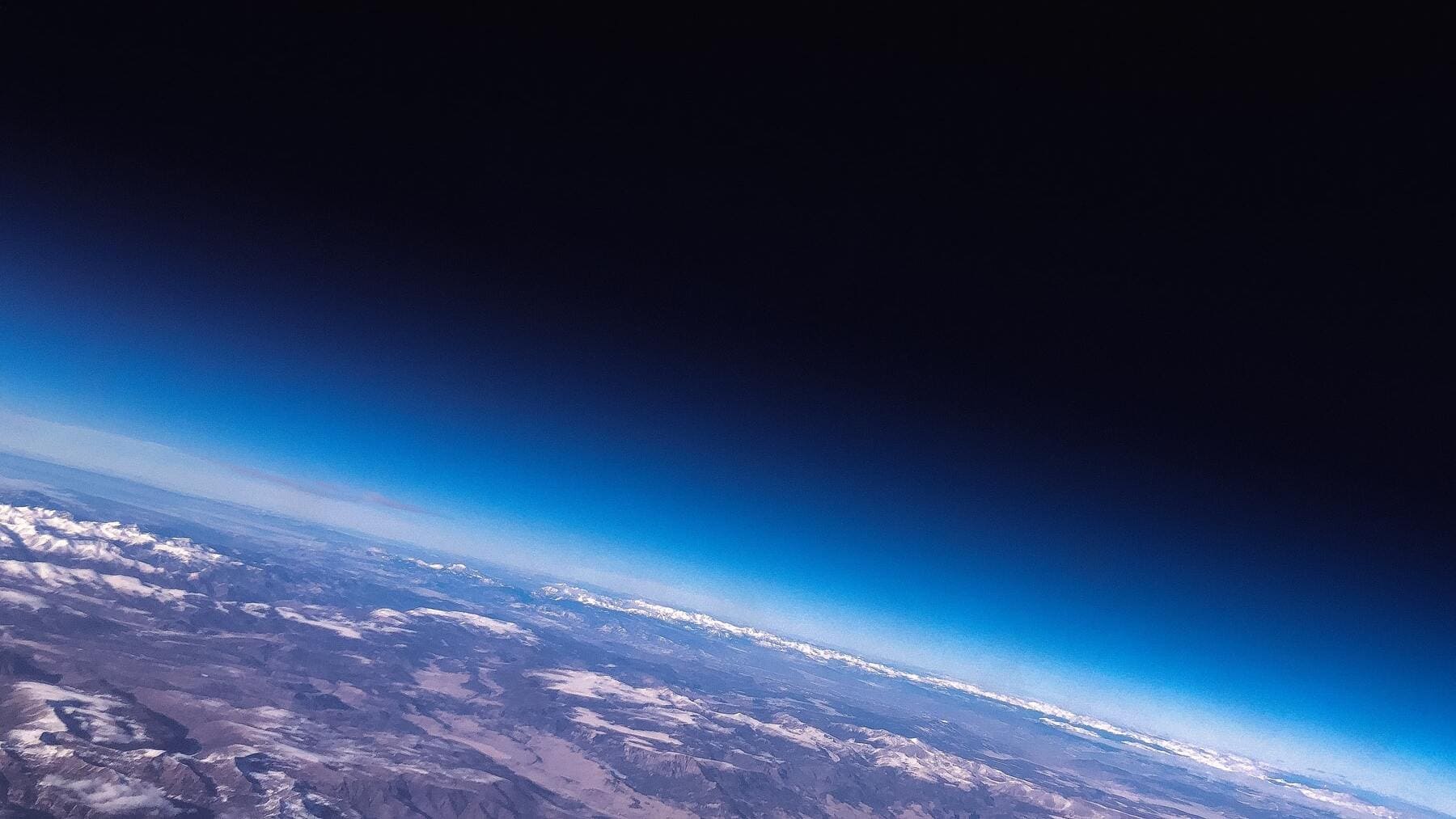 Científicos alertan que la Tierra podría volcarse sobre su eje