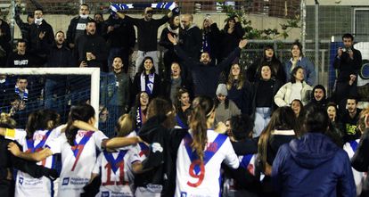 Las jugadoras del Europa celebran su última victoria en el Nou Sardenya (1-0 contra el Riuprimer).