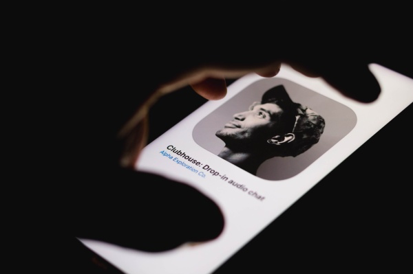 Clubhouse contrata a un jefe de noticias de NPR para construir relaciones con los editores