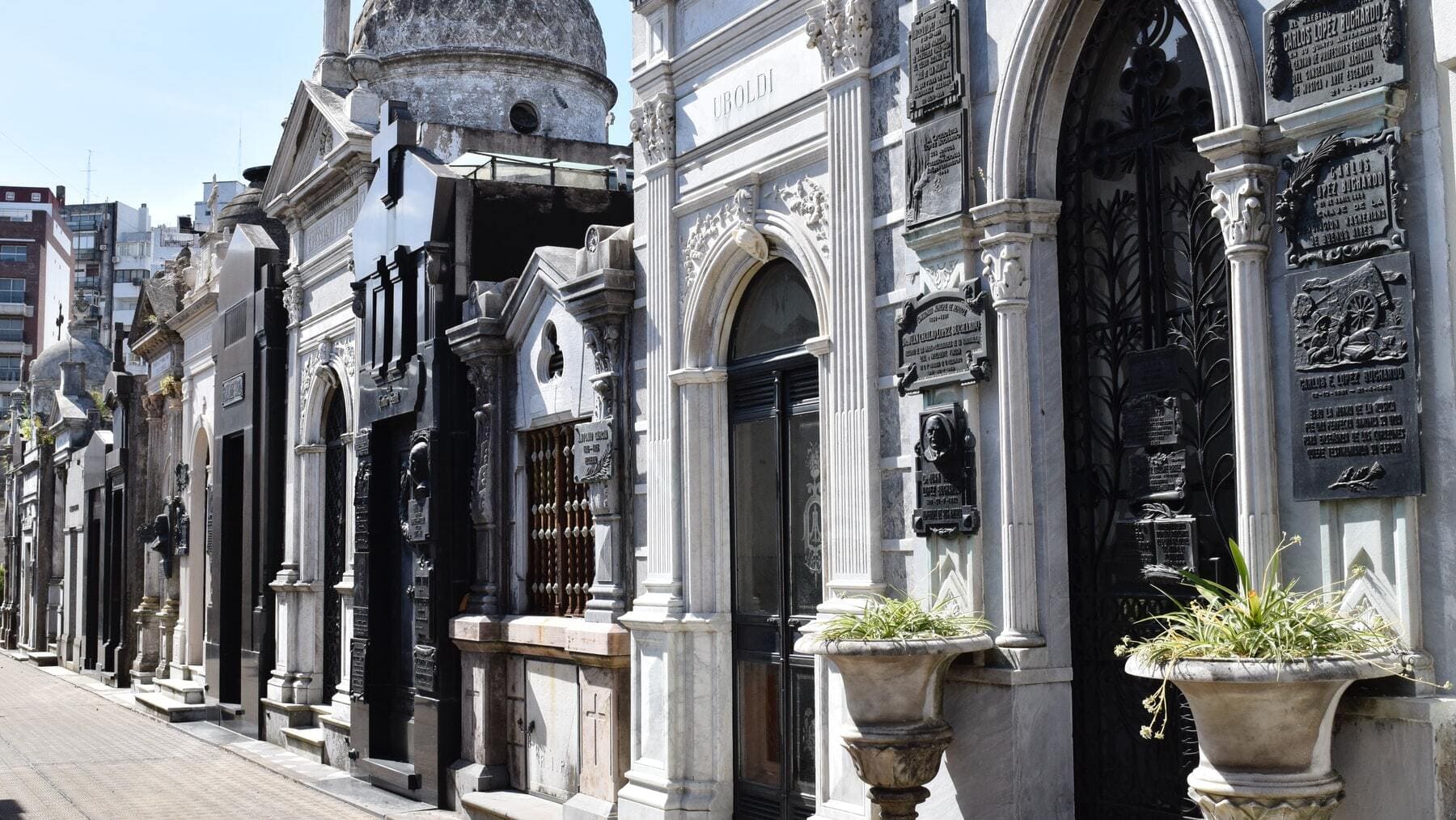 Cómo surge la tradición de ir al cementerio el Día de Todos los Santos