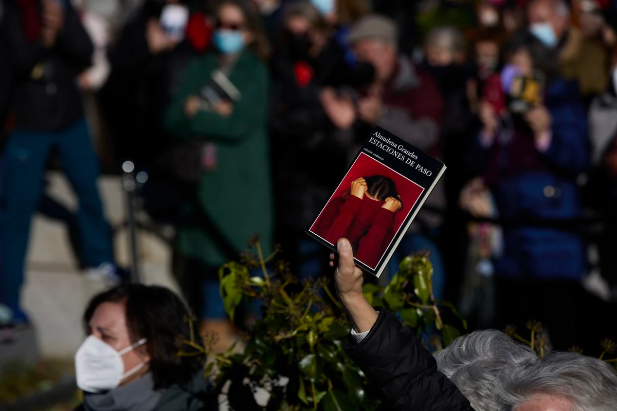 De la novela erótica a la memoria histórica: Almudena Grandes en cinco libros