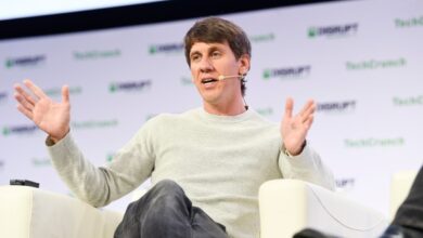 Dennis Crowley, fundador de Foursquare, se aleja de la empresa